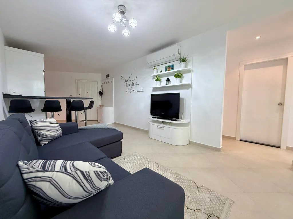 Трехкомнатная квартира на первой береговой линии