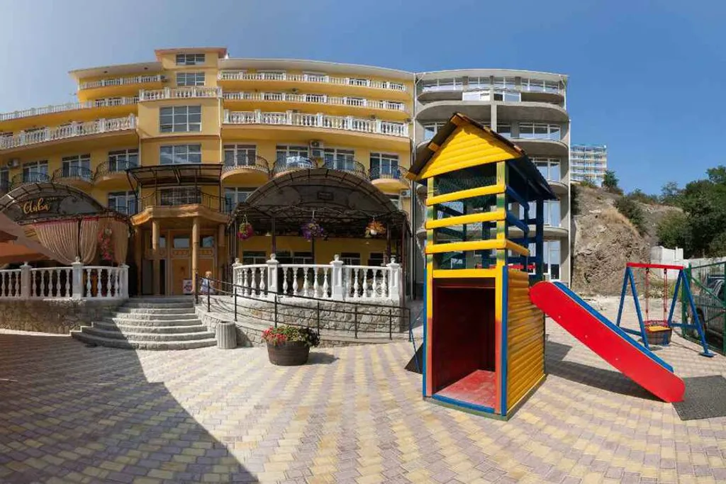 Квартира с видом на море, 50 метров от моря