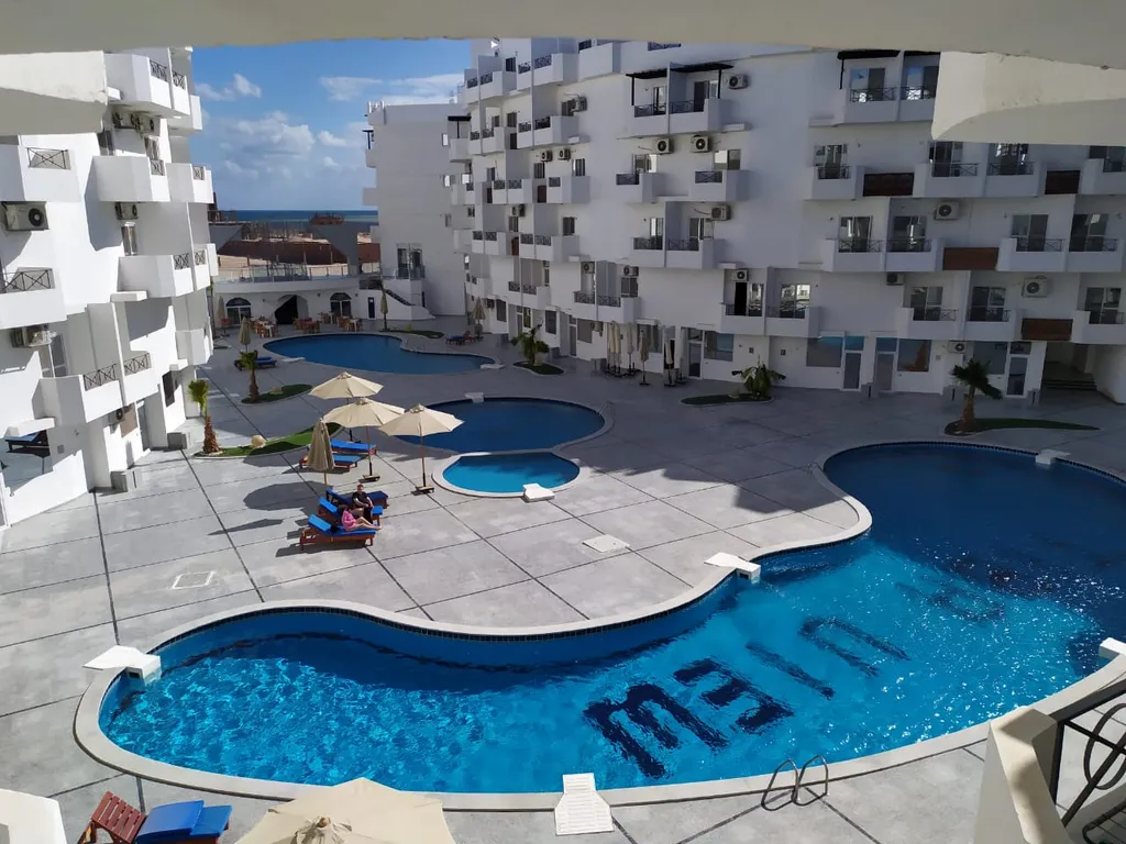 Квартира-студия с собственной террасой в 500м от моря