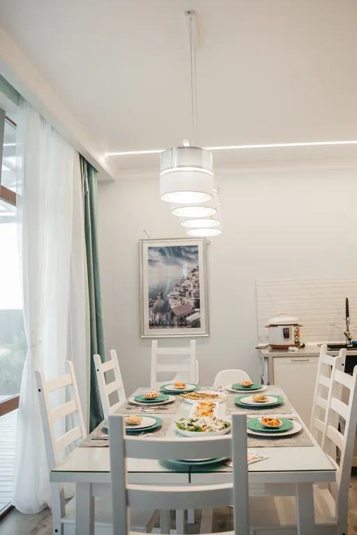 Дом с бассейном у моря