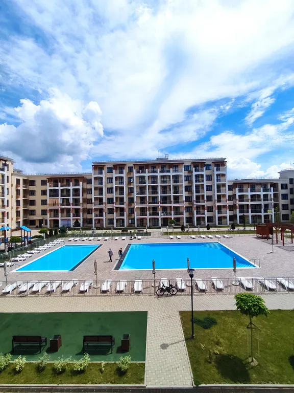 Уютная студия с видом на бассейны и горы