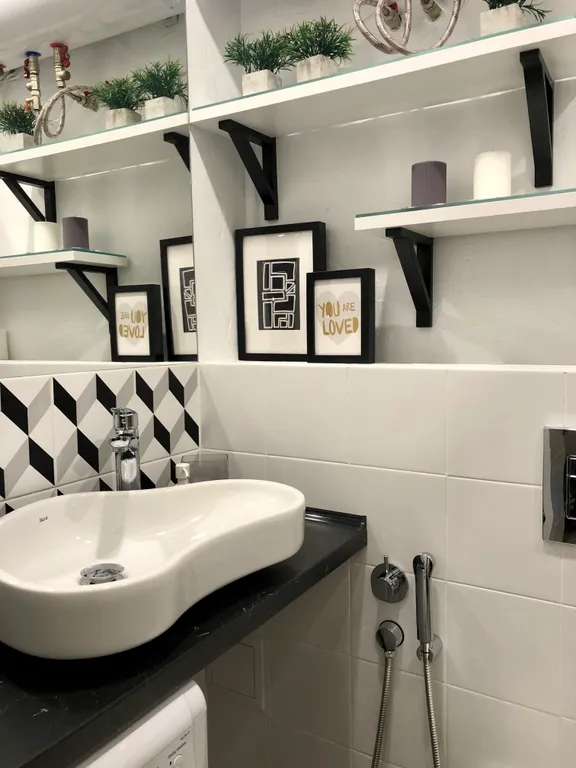 Стильная студия у моря с камином