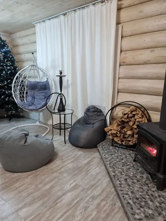 Дом с прудом