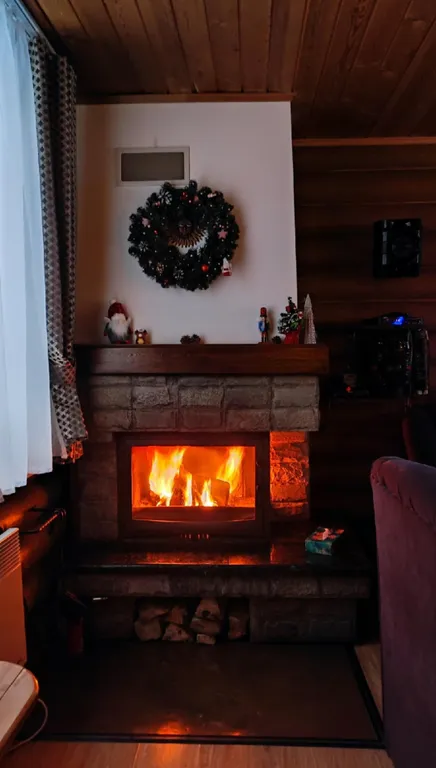 Уютный дом с камином и кедровой баней-бочкой на дровах