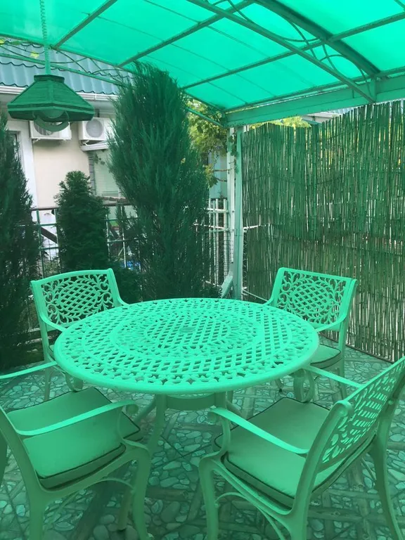 Таунхаус на береговой линии песчаного пляжа с бассейном