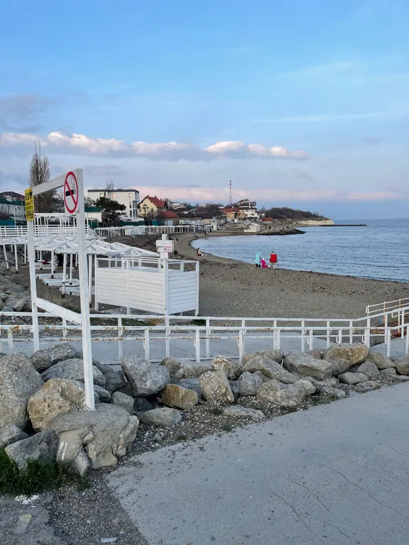 Современная квартира на берегу моря