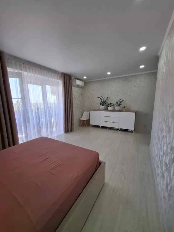 Апартамент с потрясающим видом на горы и море