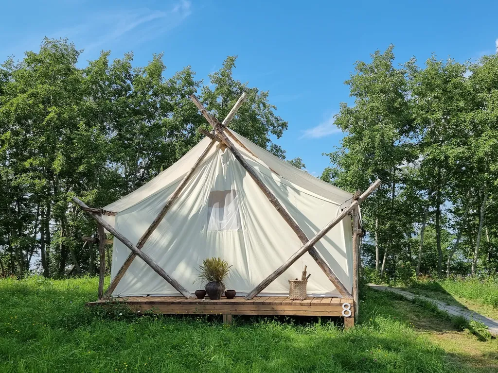 Сафари-тент эко-глэмпинг на берегу озера