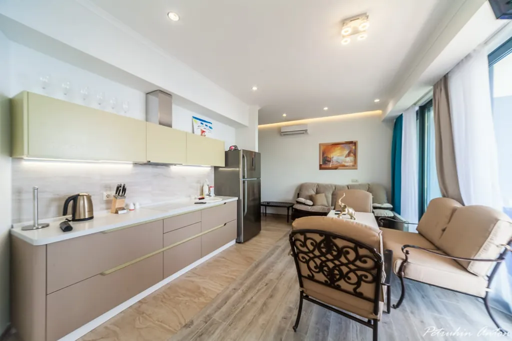 Квартира с панорамным видом на море и горы на юбк