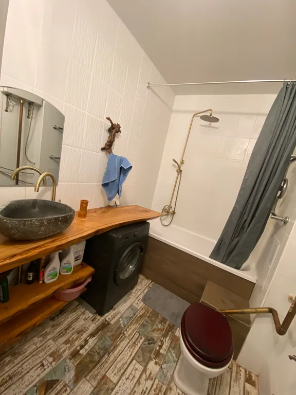 Квартира с видом на можжевеловую рощу и море