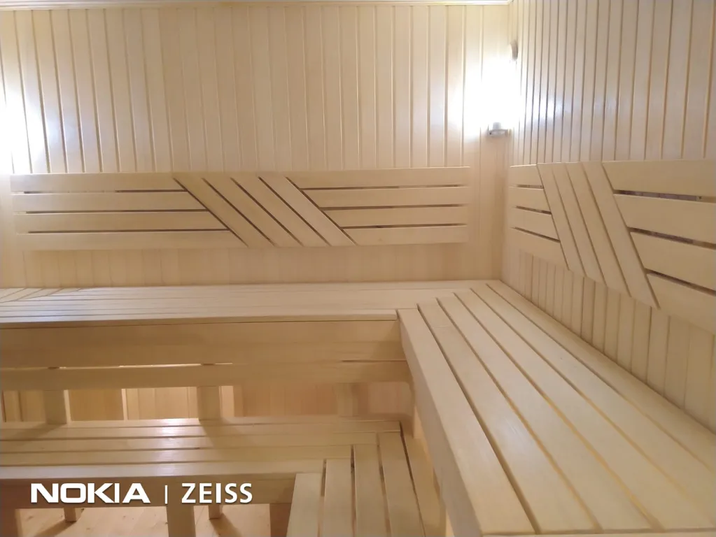 Уютный дом на берегу озера