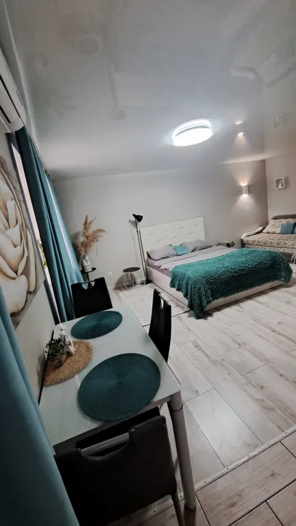 Апартаменты в центре возле площади