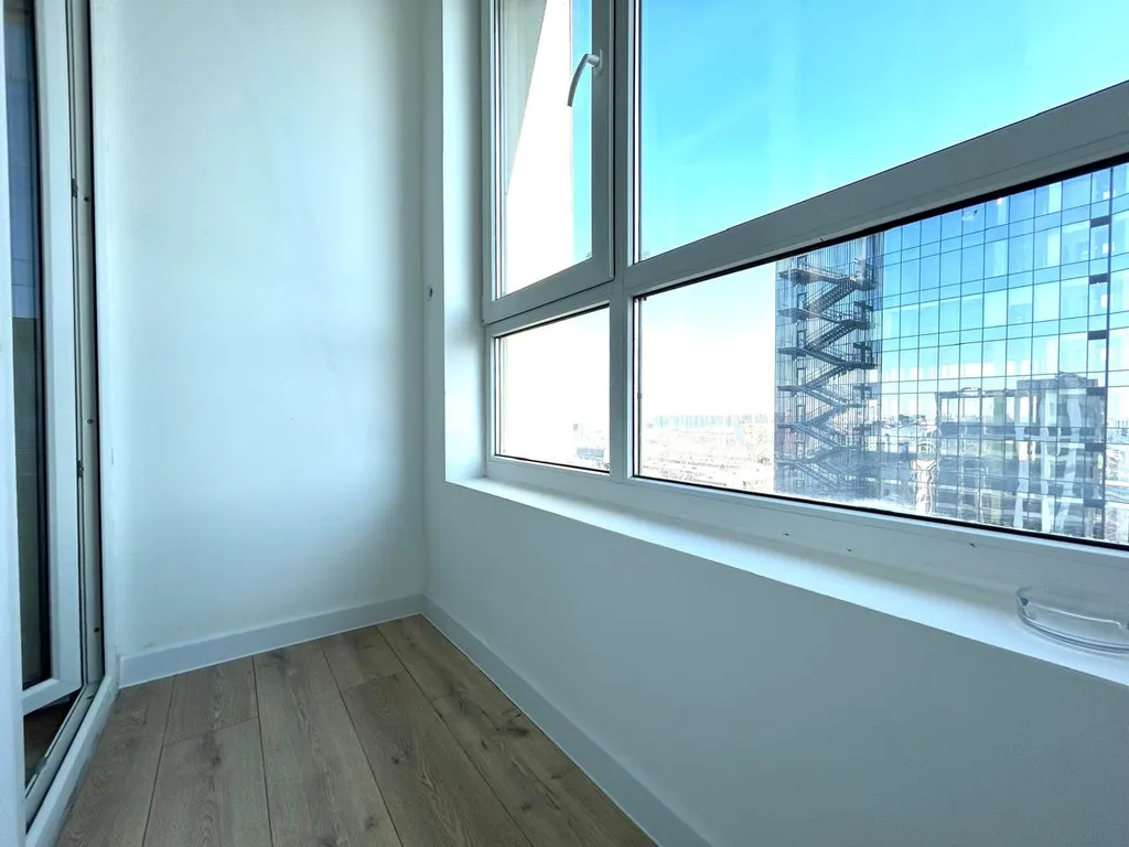 Атмосферная евродвушка, сияние в центре города