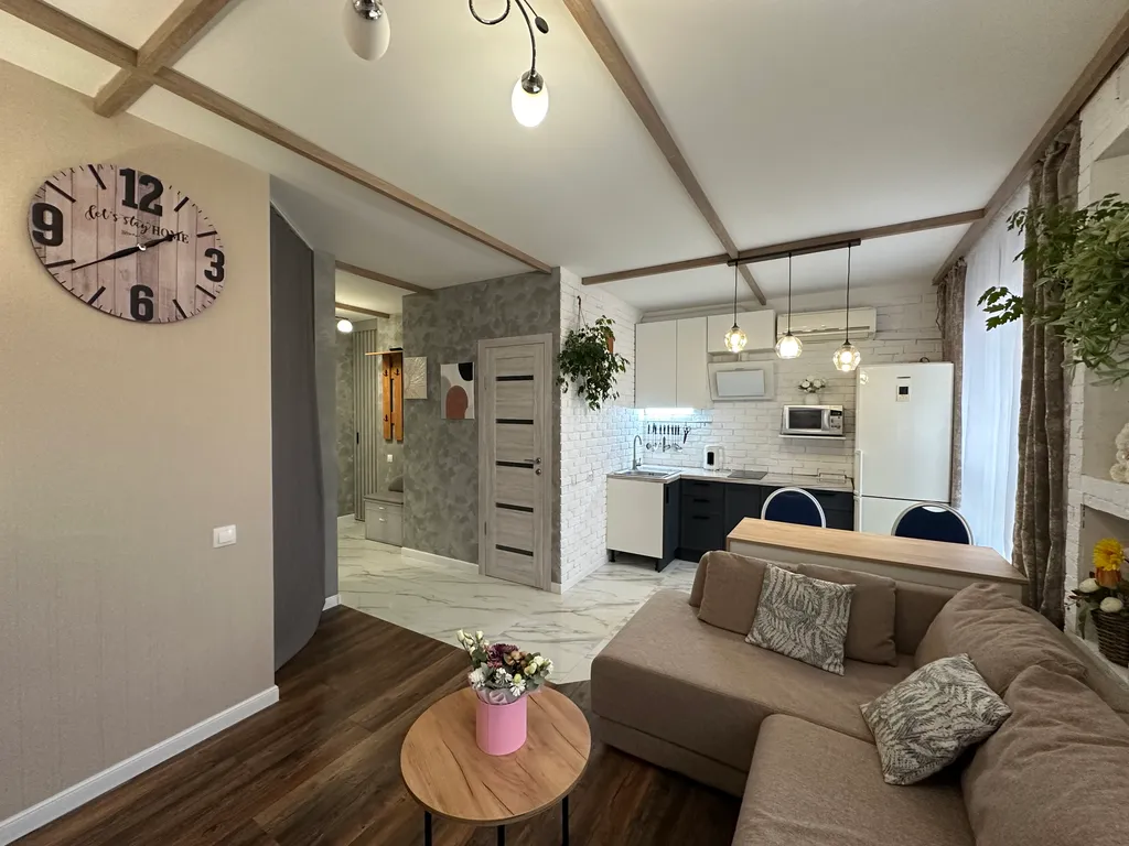 Дизайнерская евродвушка с ванной в тихом районе