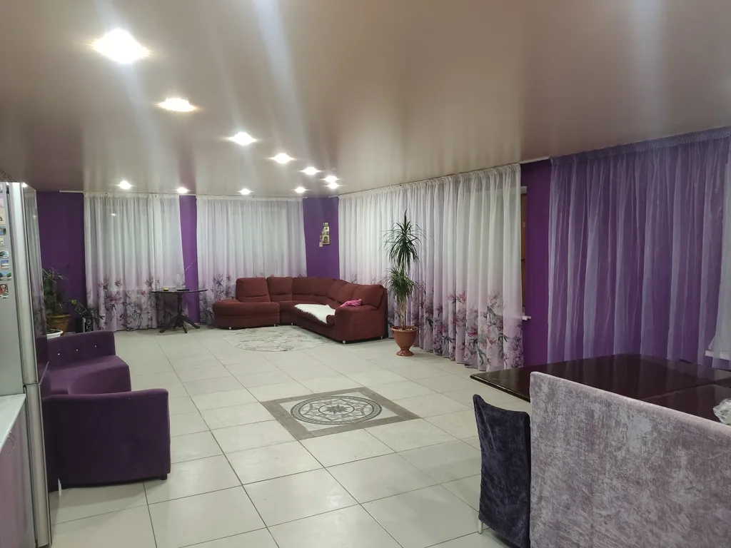 Дом у пруда, баня.