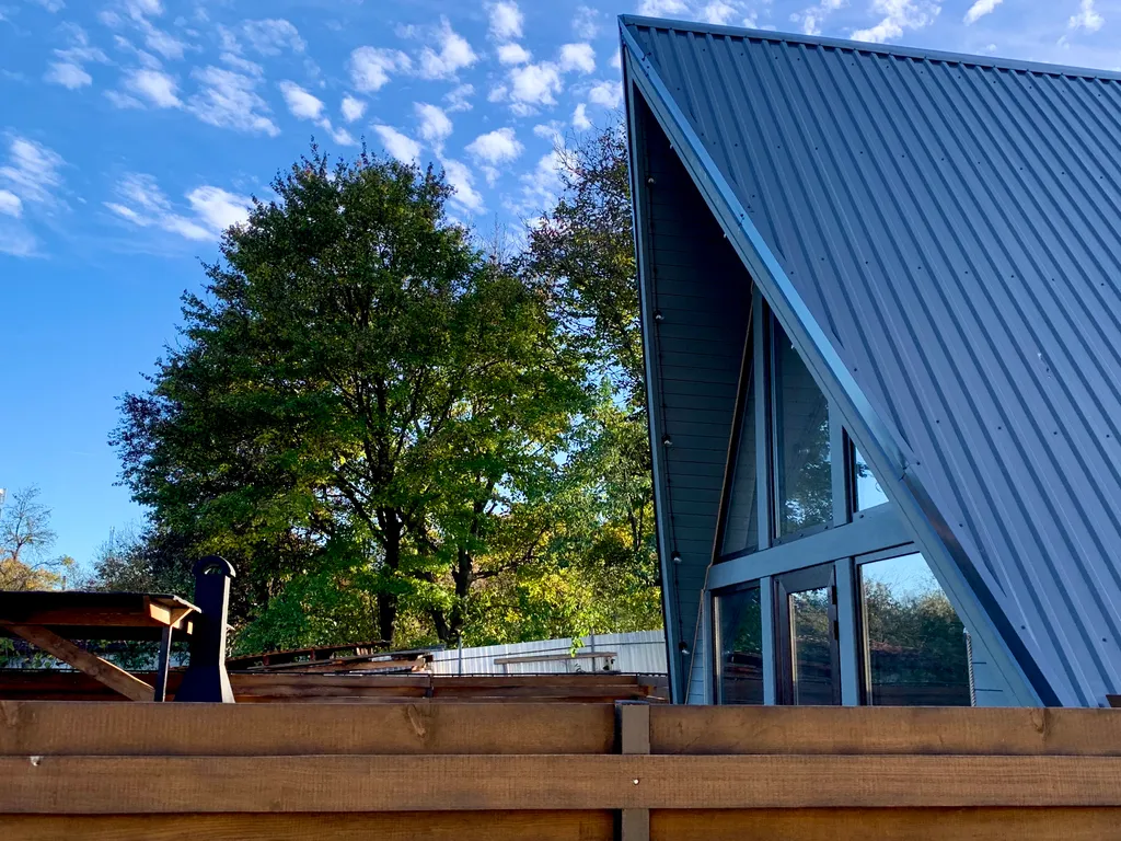 Отдельный домик а-фрейм с бассейном и видом на горы