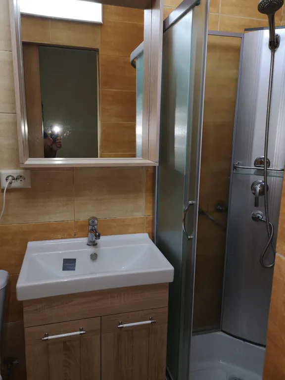 Вместительный, теплый дом на берегу реки Воря