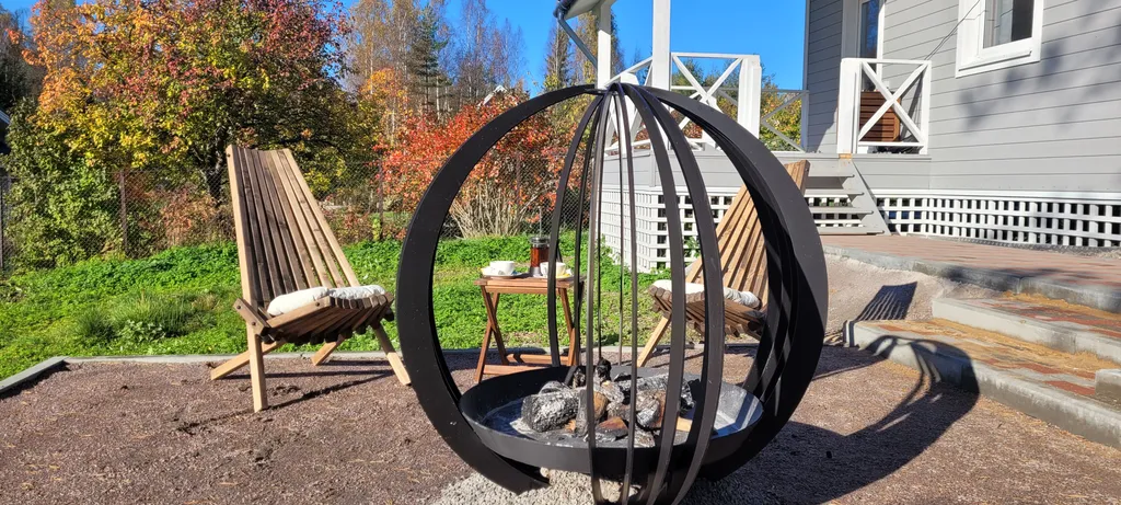 Уютный дом с банным домиком рядом с лесом