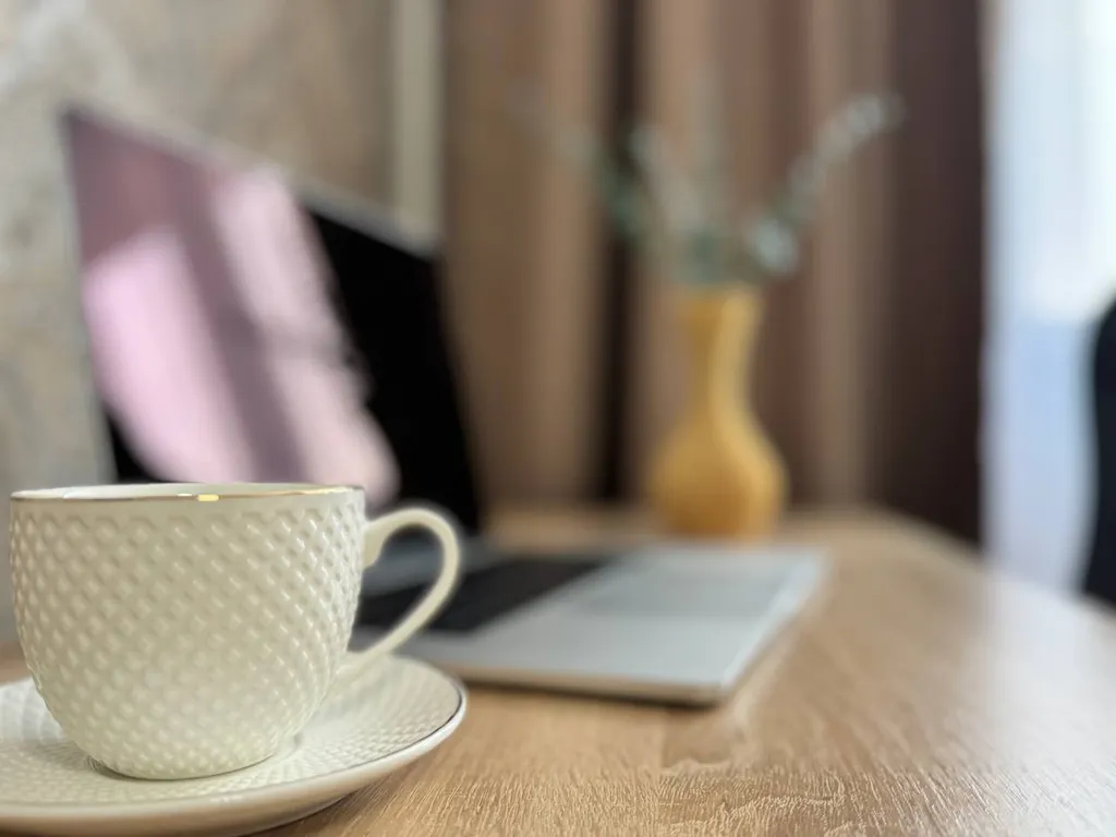 Апартаменты с балконом и рабочим местом в центре. Бесконтактный заезд