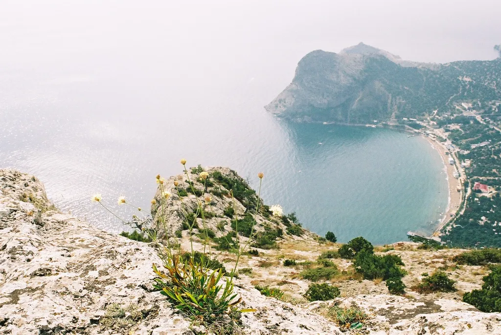 Отдельная часть дома с беседкой в саду