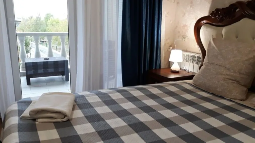 Номер с кроватью размера «queen-size» и балконом