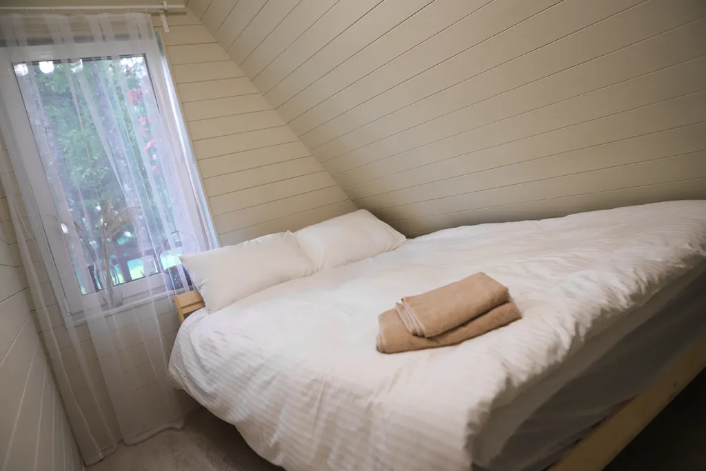 Нескучный треугольный дом Mökki с купелью