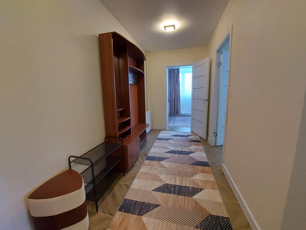 Благоустроенная двухкомнатная квартира рядом с монастырем