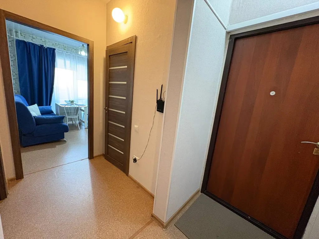 Квартира напротив Ледового дворца и областной больницы .