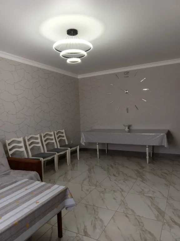 Просторная, уютная, с шикарным видом на фонтан двушка