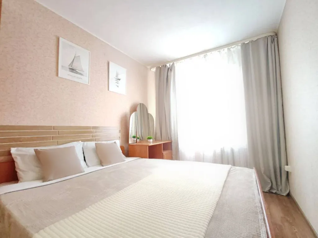 Просторная квартира рядом с ТЦ Космопорт — аренда посуточно в Самара