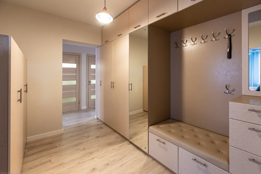 Три комнаты и два балкона в районе дендрария