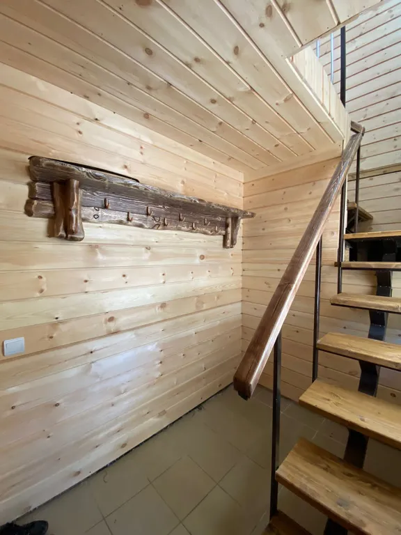 Коттедж с баней и сушилкой на территории