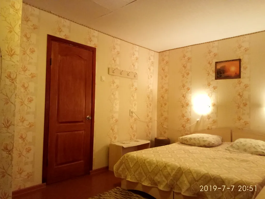 Просторная комната с кондиционером в частном доме