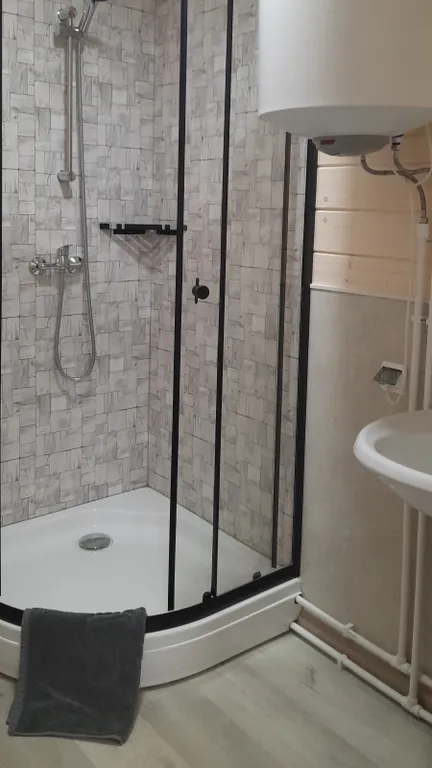 Уютный четырёхместный Домик де-люкс с отдельными кроватями