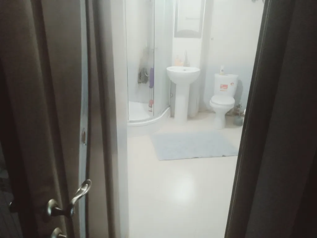 Комната для отдыха у трассы М4 в коттедже с охраной и парковкой