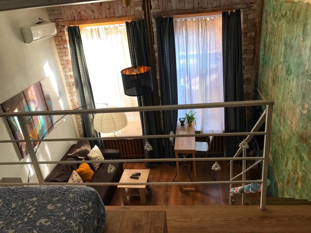 Buddha Room - двухуровневые апартаменты с качелями