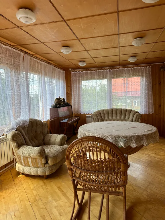 Уютный дом прямо на берегу реки