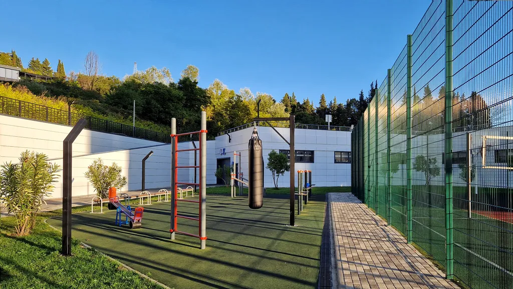 Новая квартира с видом на море и бассейном