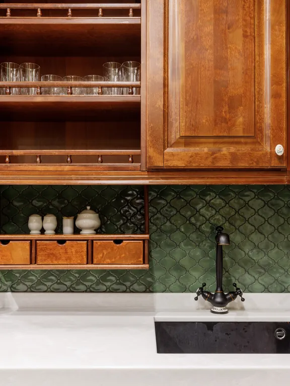 Уединённый дом на берегу живописной заводи