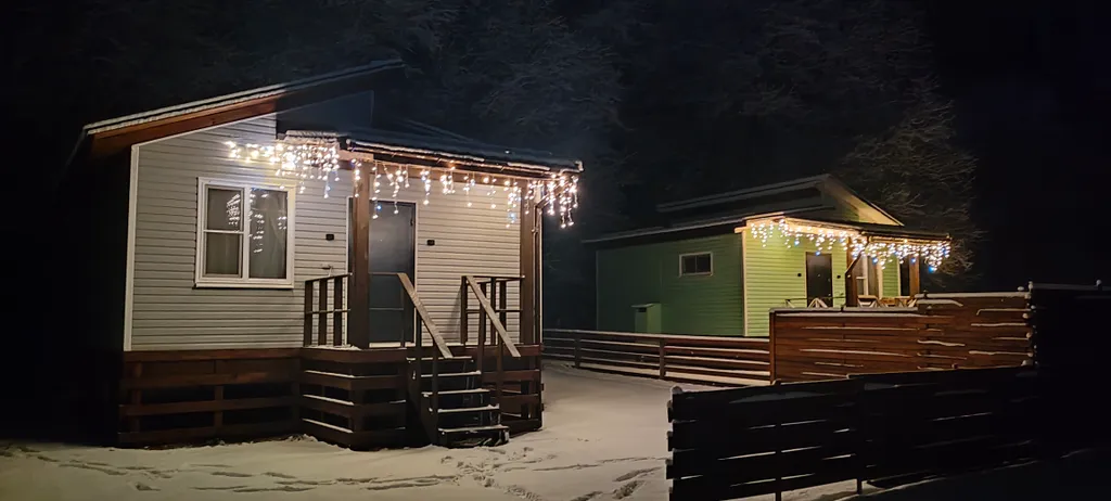 Дом у скалы