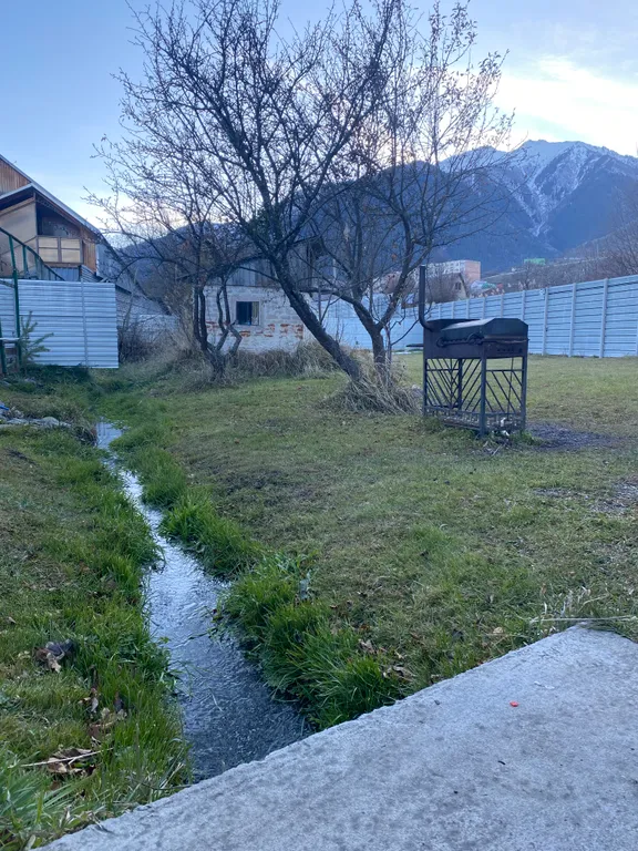 Шале у реки