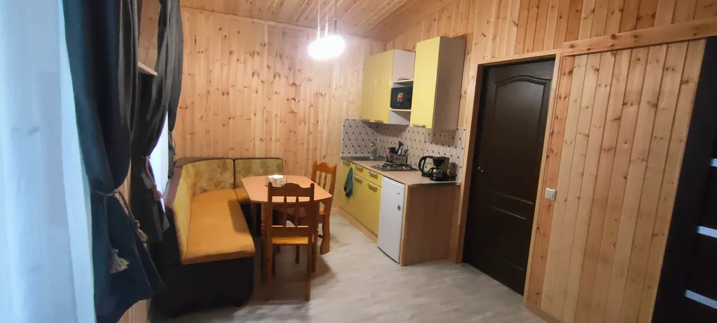 Дом у скалы