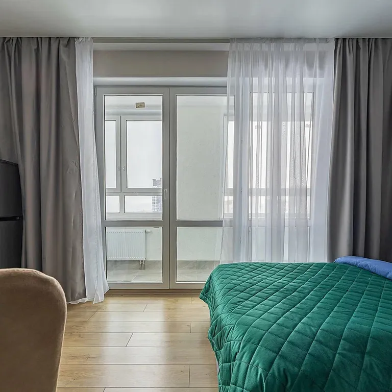 Уютная студия с современным ремонтом рядом с центром