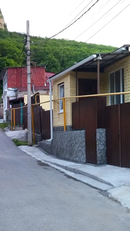 Дом у подножия горы Медовая