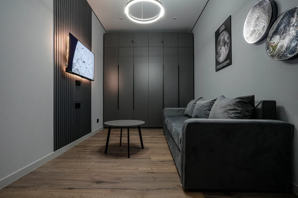 Luna Moscow — дизайнерская квартира с зеркальной мозаикой возле кровати