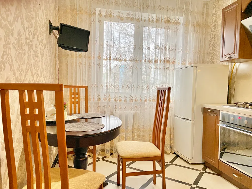 Самый центр очень удобное расположение качественная мебель