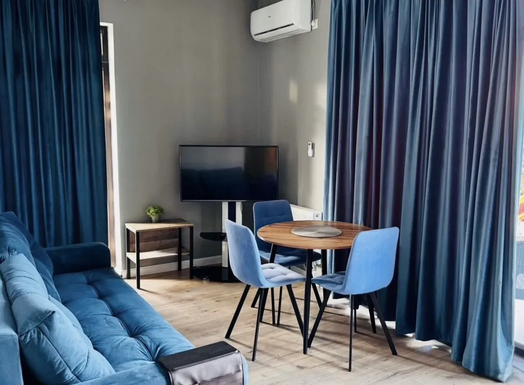 Уютная квартира, со свежим ремонтом, в минуте ходьбы от моря — аренда посуточно в Алушта