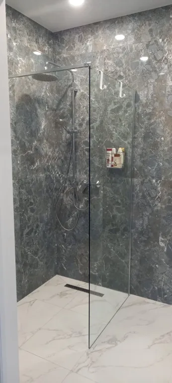 Квартира с магистральным фильтром, кухней-столовой и уютной спальней