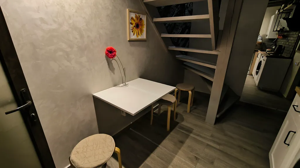 Домик в уютном дворе у моря