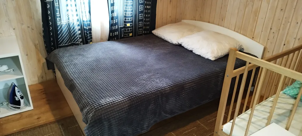 Романтик у реки